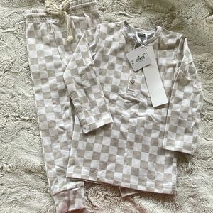 Tullabee neutral checkered lounge set - 2T NWT!!
